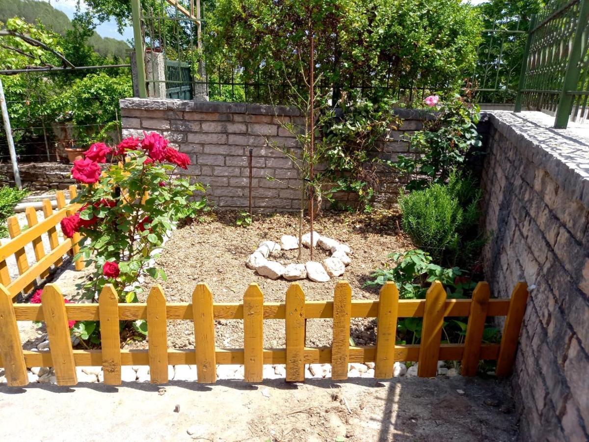 Manthoguesthouse Gjirokastër 외부 사진